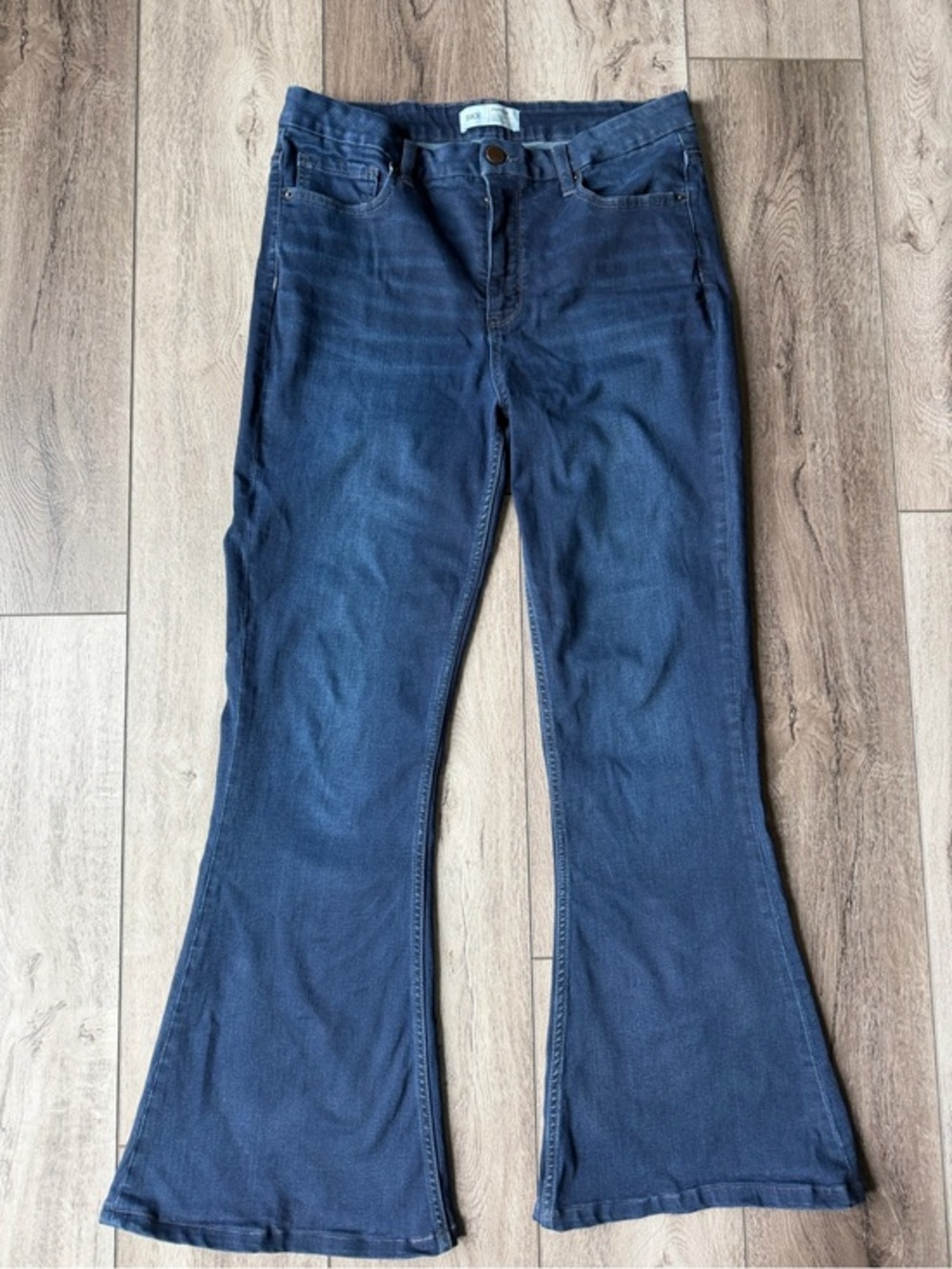 BKE- Vintage Parker- High Rise Super Flare Jeans (30 x 33 1/2) Concert Ready!